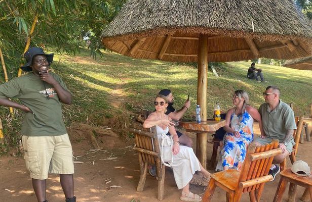 Entebbe Guided Walking Tour with Botanical Gardens & Rollex taste