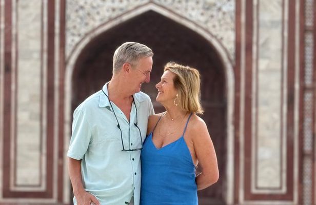 Luxury Sunrise Taj Mahal Tour from Delhi with Five Star Breakfast