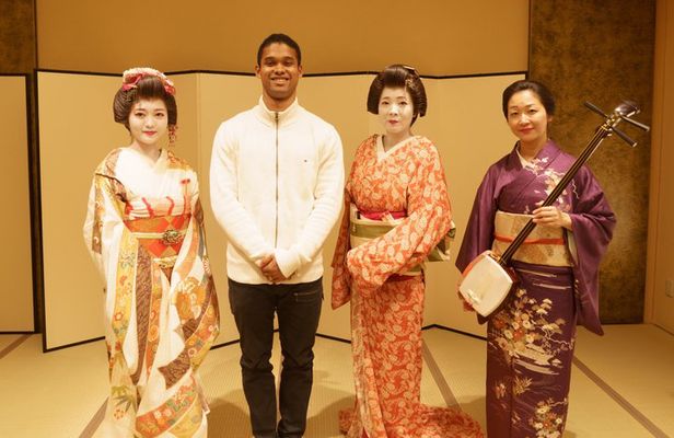 Asakusa Geisha Performance and Tea House Experience