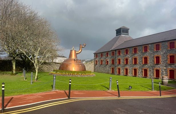 Private Tour Blarney Castle Jameson Distillery and Cobh