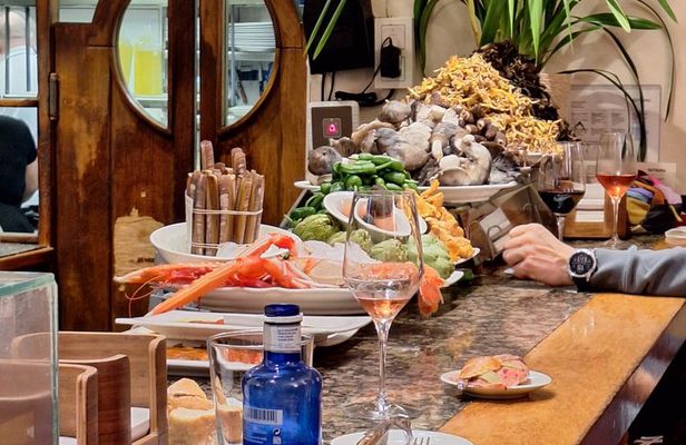 San Sebastian Pintxos and Txakoli Private Tour (2 people minimum)