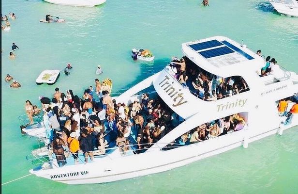 Punta cana Hip Hop Party Boat: Unlimited Drinks & DJ *Only Adults