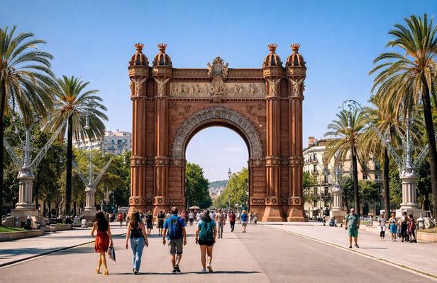 BCN Old Town Walk: Arc de Triomf & El Born Cultural Experience