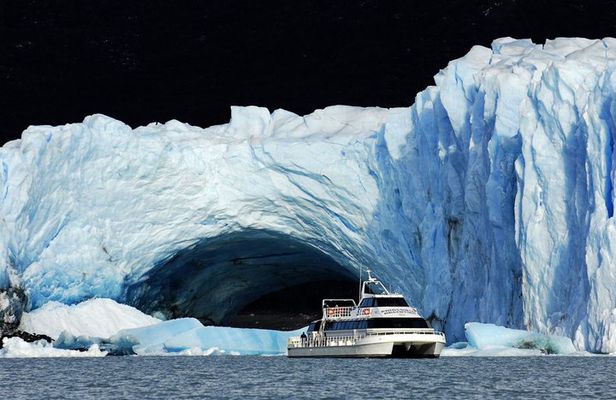 Perito Moreno Glacier Tour with Boat Navigation from El Calafate