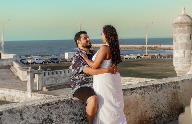 Cartagena Romantic Couple Photo Shoot in the Walled City