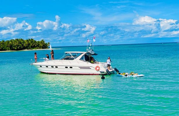 Private Punta Cana Yacht Rental with Drinks and Sandbar