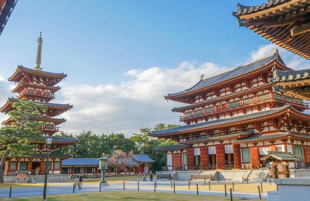 Nara: Yakushiji Tour – Toshodaiji or Sutra Copying Option