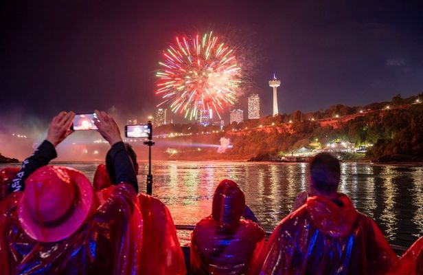 Niagara Walking Tour and Fireworks Cruise