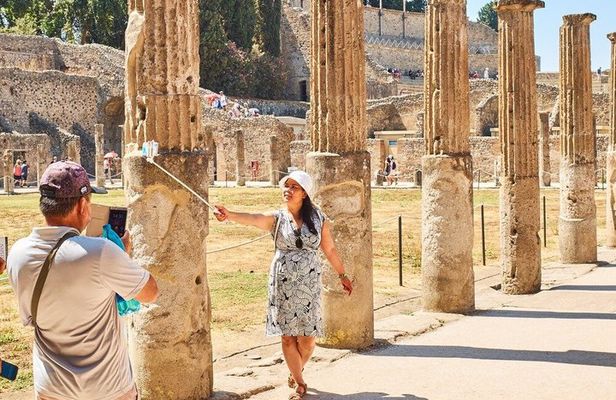 Pompeii Ruins & Scenic Sorrento Tour from Rome with Limoncello