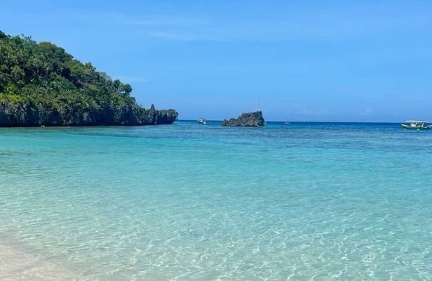 West Bay Beach Day Pass & Private Transfer – Roatán