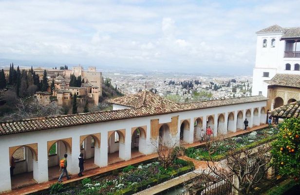 Alcazaba de la Alhambra and Generalife with Audio Guide