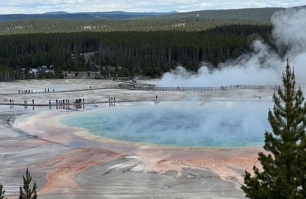 Complete Yellowstone Tour: Two-Day Adventure with Meals