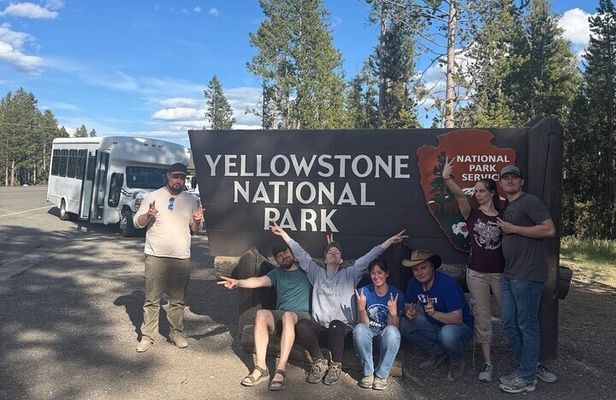 Yellowstone Grand Loop Tour: Upper and Lower Loop Highlights