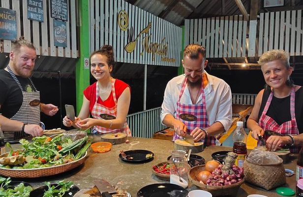 Koh Chang Thai Dinner Cooking Class with Hotel Pickup