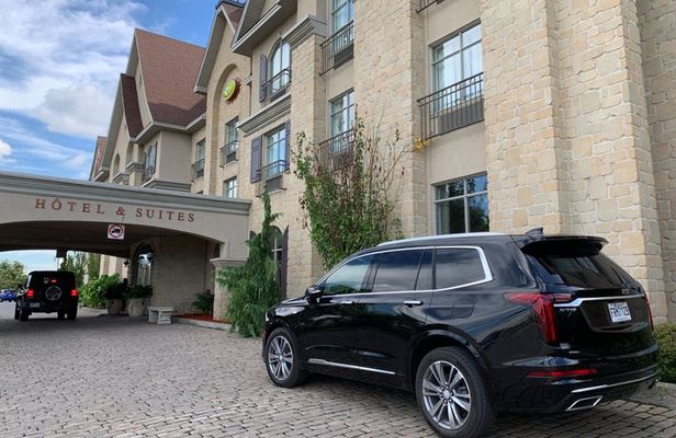 Montreal Private City Tour by Luxury Sedan MAX 3