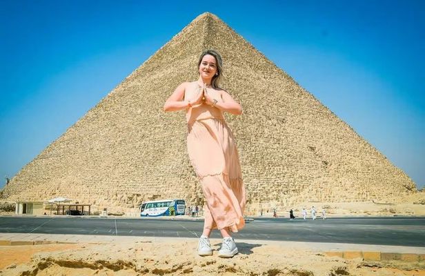 Hurghada: Cairo 2-Day Tour with Luxury Pyramids View Stay