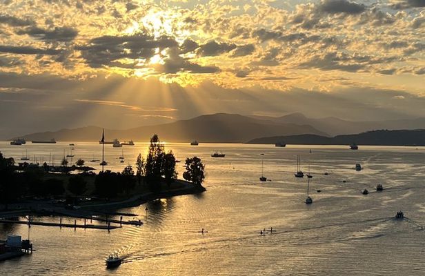 Limited Small Group: Vancouver Highlights & Granville Island