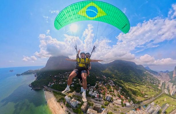 Double parachute flight in Rio de Janeiro with video