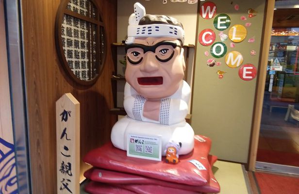 Walking Tour of Osaka's 5 Must-See Sights, with Ramen for Lunch