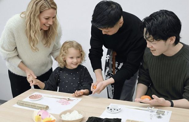 Tokyo Tsukiji 1-hour Sushi Making & Bento Class by a Local Family