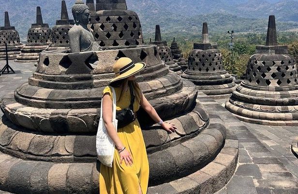 Borobudur ClimbUP guaranteed (sunrise option)& Prambanan Day Tour