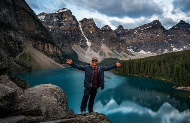 Banff Park Shuttle: Moraine and Lake Louise | Limited Time Offer!