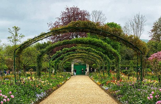 Monet’s Gardens & Vernon Old Mill - Max 6 Guests Pick Up included