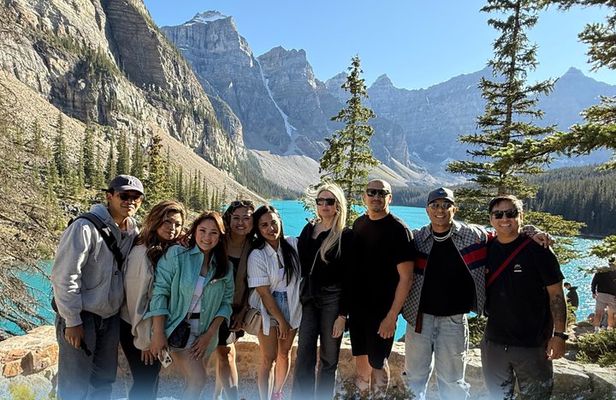 Moraine Lake and Lake Louise Tour