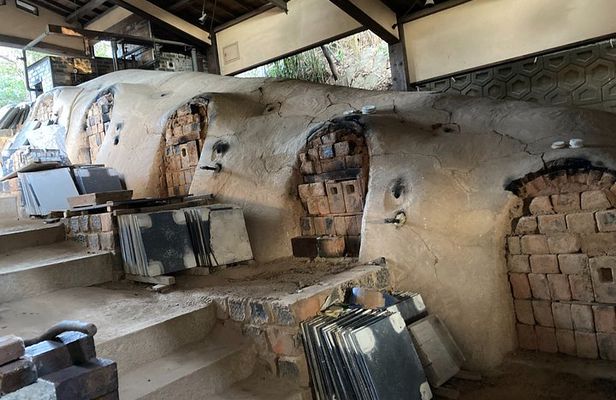 Karatsu Ceramics Walking Tour: Visit Local Pottery Kilns