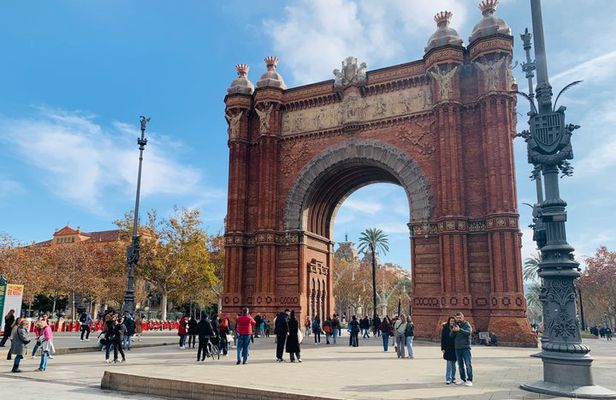 Barcelona Bike Tour Iconic Sights and Local Culture