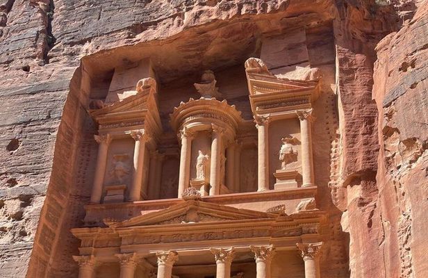 Private Petra and Dead Sea Day Trip from Amman