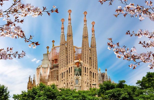 Barcelona Attraction Pass with Hop On Bus, La Sagrada Familia