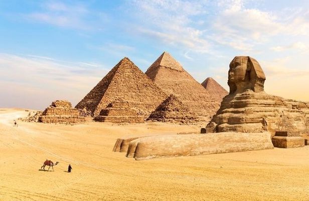 Full-Day Tour from Hurghada to Cairo Pyramids & Museum 