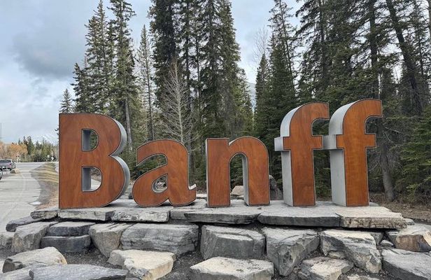 Explore Banff National Park from Calgary private Luxury Tour