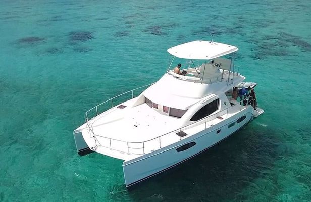 Cayman Private luxury Catamaran Experience 41’ Leopard