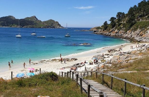 Cíes Islands Day Trip from Santiago with Ferry and Transport