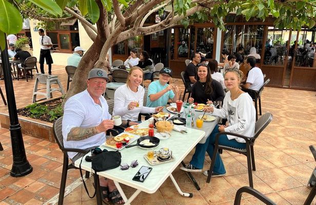 Local Walking Tour Including Traditional Moroccan Meal