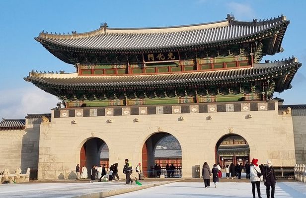Seoul Palace and Seochon Hidden Spots Walking Tour