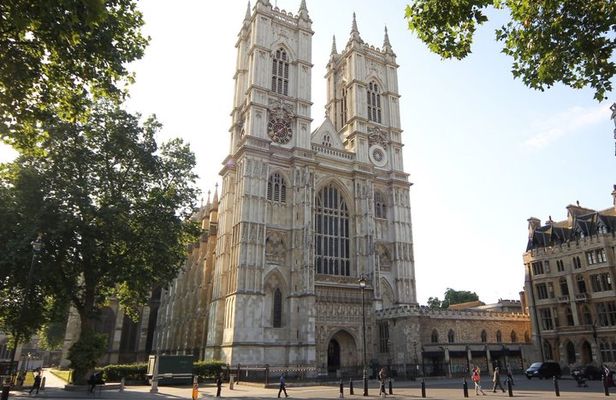 Royal Westminster Walking Tour with Westminster Abbey