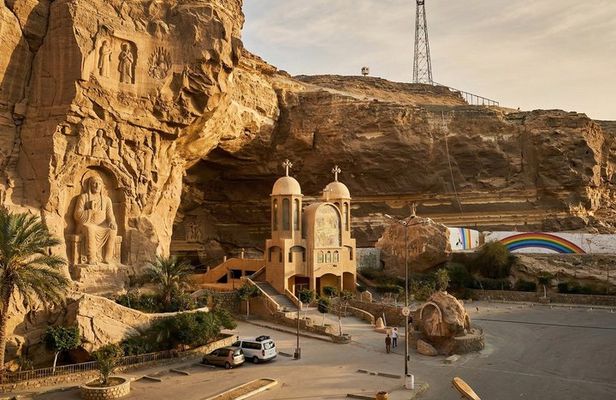 Private Tour Pyramids of Giza, Garbage City and St Simon Church 