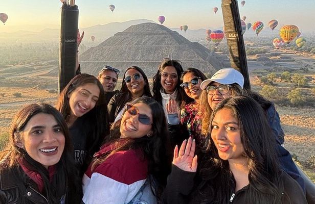 Unforgettable Hot Air Balloon Ride at sunrise over Teotihuacan