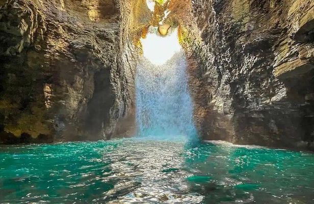 La Leona Waterfall Hike and Swim Adventure in Costa Rica