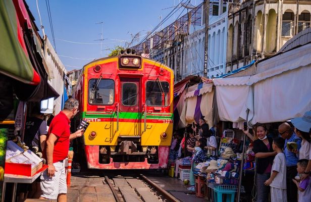 Maeklong Railway Market and Damnoen Saduak Floating Market Tour From Bangkok