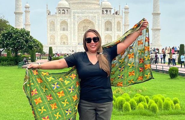 Skip the line taj mahal tour with photography