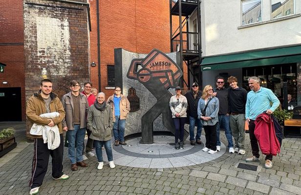 Dublin Night Tour: Jameson Distillery, Oldest Pubs & Irish Music