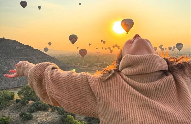 Sunrise Hot Air Balloon Flight over Teotihuacan with Hotel Pickup