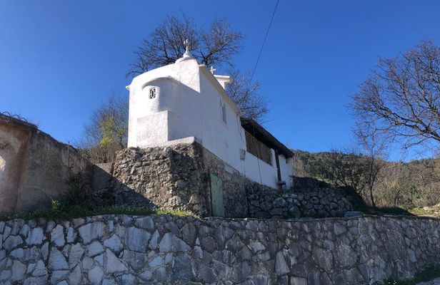 Lefkada Hiking Tour: Karya Village, Rekatsinata & Meze with Wine