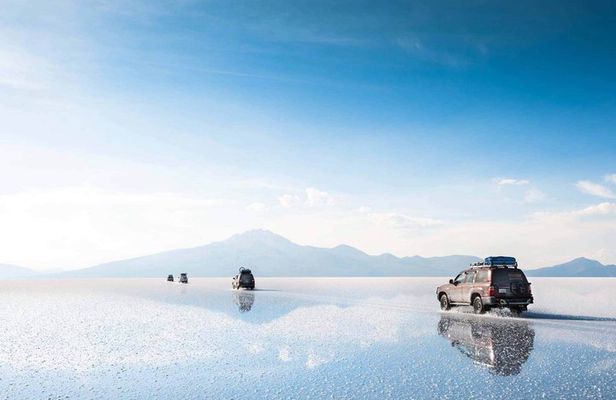 Tour 2 days Salar de Uyuni Reflections + Hot Springs Guide English