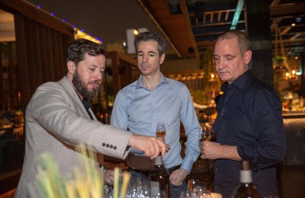 Private Edinburgh Whisky Themed Walking Tour by an Expert