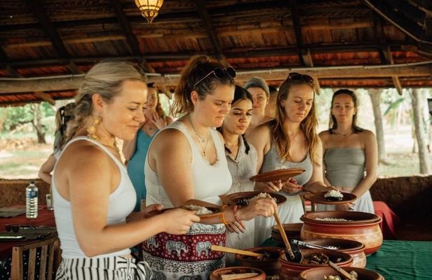 Private Custom Sri Lanka Day Tour with Chauffeur Guide